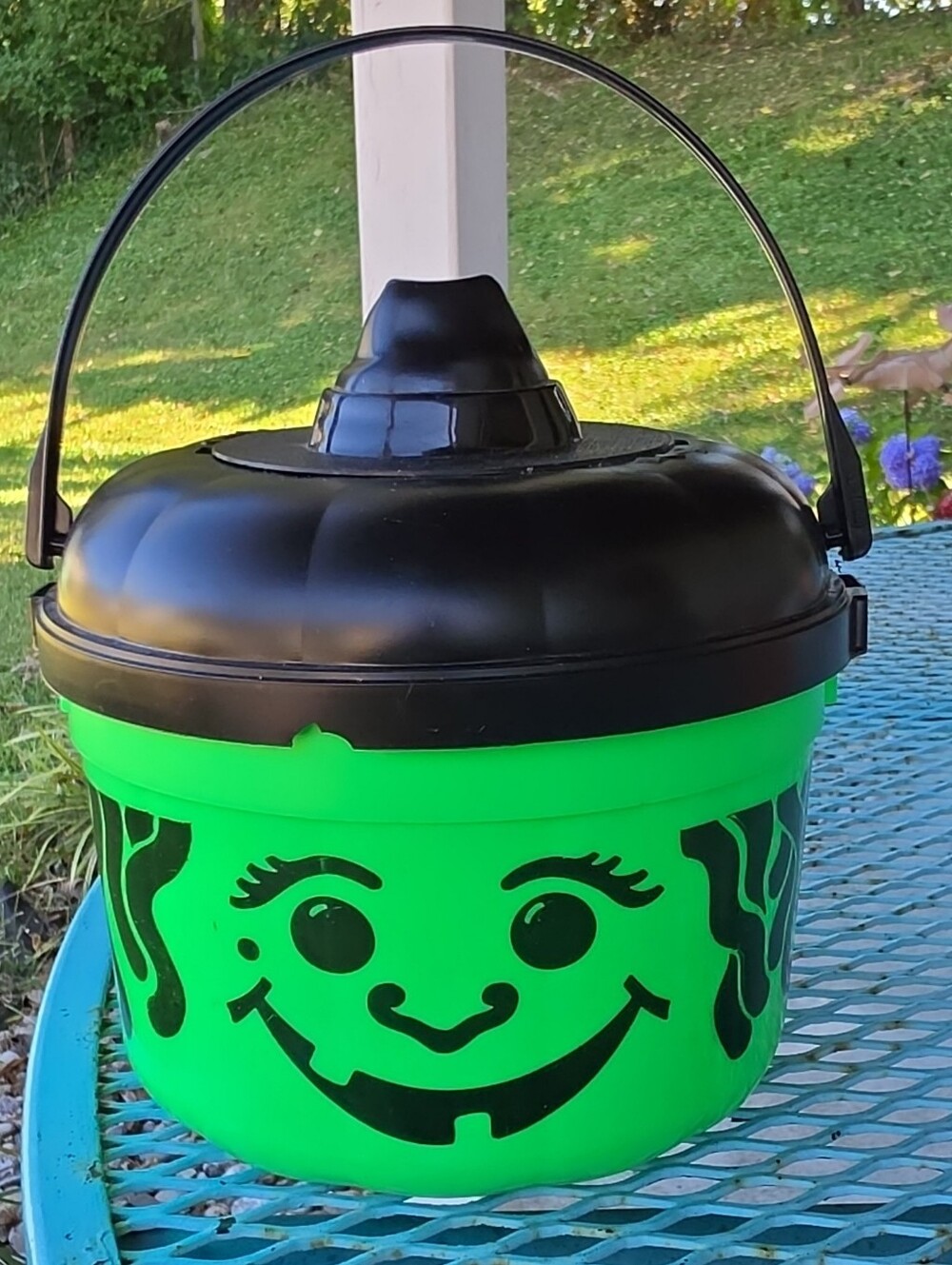 McDonald's 1991 Halloween Green Witch Cauldron Candy Bucket Pail w/ Lid & Handle